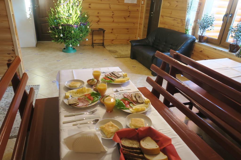 Cztery Pory Roku Pensionat Białowieża Exteriör bild